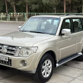 Mitsubishi Pajero 2013