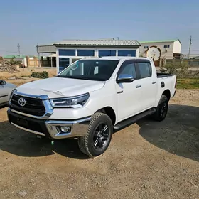 Toyota Hilux 2024