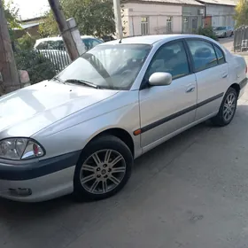 Toyota Avensis 2001