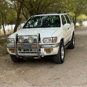 Nissan Pathfinder 1998