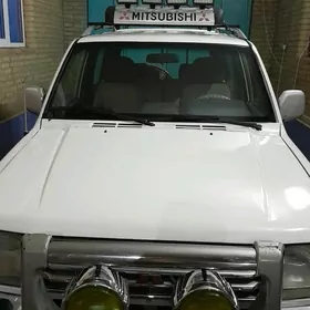 Mitsubishi Pajero 1996