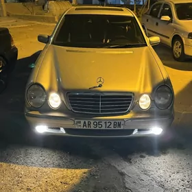 Mercedes-Benz E-Class 2001