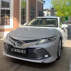 Toyota Camry 2018