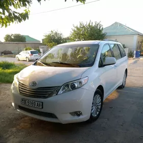 Toyota Sienna 2011