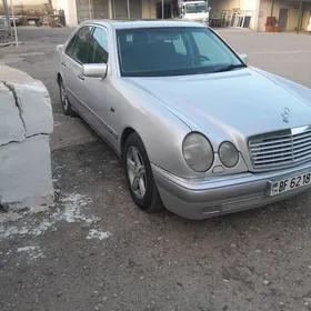 Mercedes-Benz E320 1999