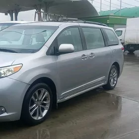 Toyota Sienna 2011