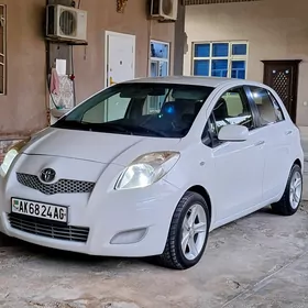 Toyota Yaris 2011