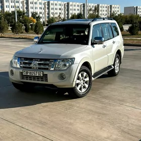 Mitsubishi Pajero 2014