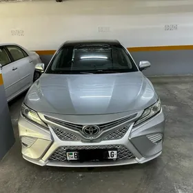 Toyota Camry 2018