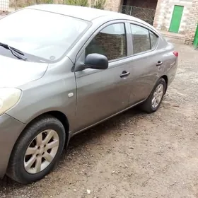 Nissan Versa 2012