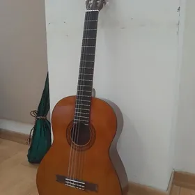 Gitara Yamaha C40 Täzeje