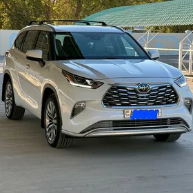 Toyota Highlander 2021