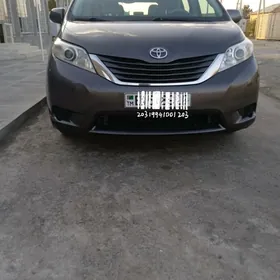 Toyota Sienna 2011