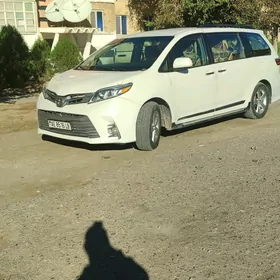 Toyota Sienna 2011