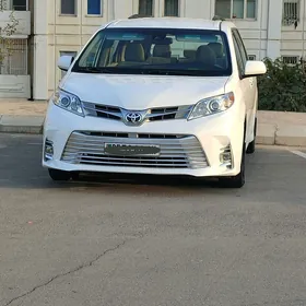 Toyota Sienna 2020