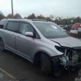 Toyota Sienna 2019