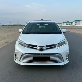 Toyota Sienna 2018