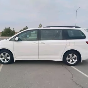 Toyota Sienna 2020