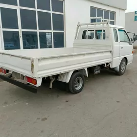 Hyundai H-1 1999