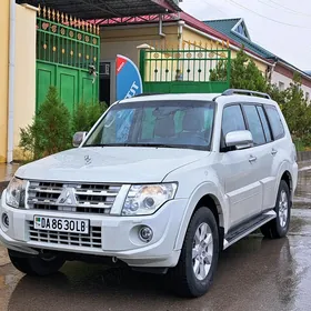 Mitsubishi Pajero 2013