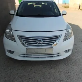 Nissan Versa 2012