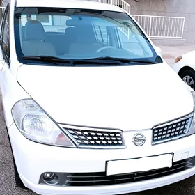 Nissan Tiida 2010