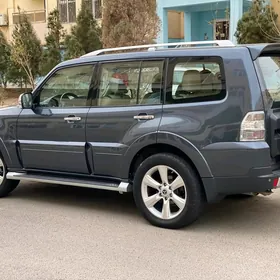 Mitsubishi Pajero 2009