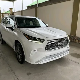 Toyota Highlander 2021