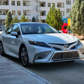 Toyota Camry 2018