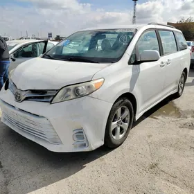 Toyota Sienna 2019