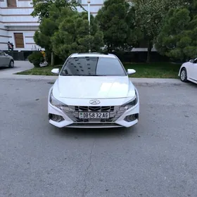 Hyundai Elantra 2022