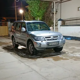 Mitsubishi Pajero 2004