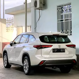 Toyota Highlander 2021