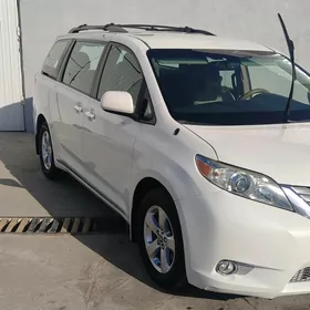 Toyota Sienna 2011