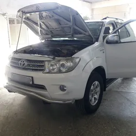 Toyota Fortuner 2010