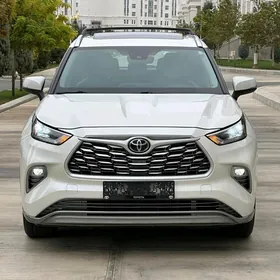 Toyota Highlander 2021