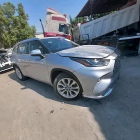 Toyota Highlander 2020