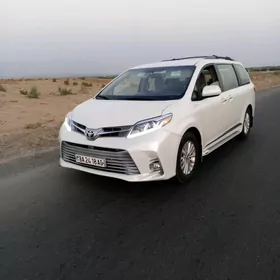 Toyota Sienna 2016