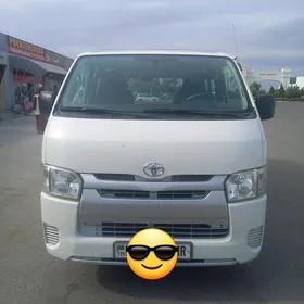 Toyota Hiace 2017