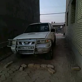 Nissan Terrano 2003