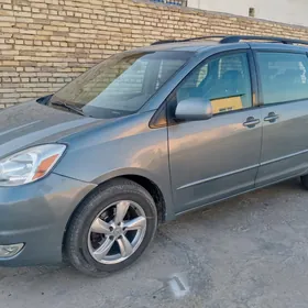 Toyota Sienna 2004