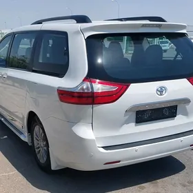 Toyota Sienna 2016