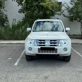 Mitsubishi Pajero 2013