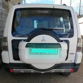 Mitsubishi Pajero 2008