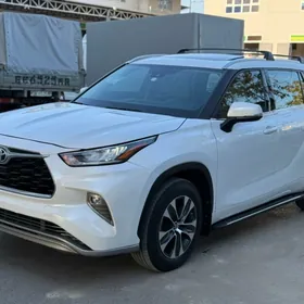 Toyota Highlander 2021