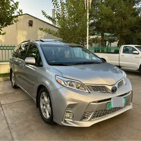 Toyota Sienna 2018