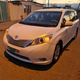 Toyota Sienna 2011