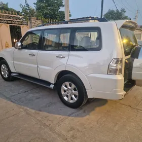 Mitsubishi Pajero 2013