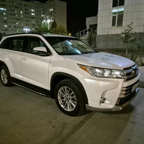 Toyota Highlander Hybrid 2019