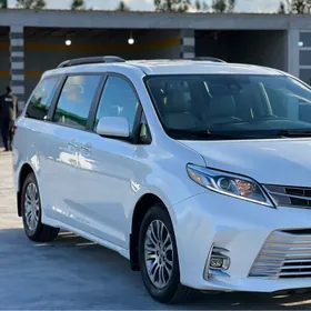 Toyota Sienna 2018